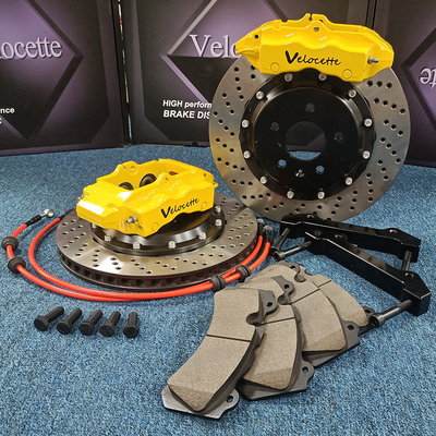 Big Brake Kit Aangepaste kleur 4 zuiger remklauw ingelaste of geboorde schijven